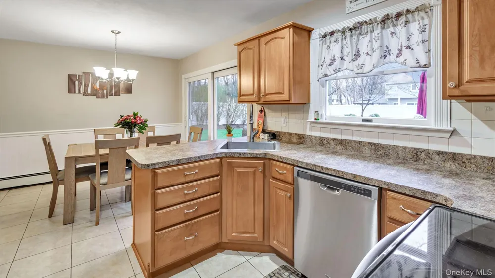 33 Spencer Lane Stony Brook, NY 11790