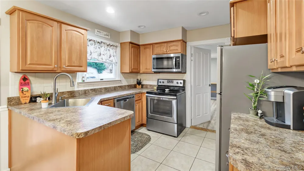 33 Spencer Lane Stony Brook, NY 11790