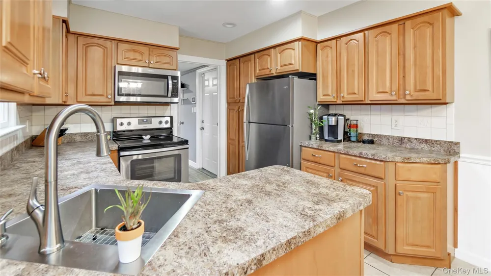 33 Spencer Lane Stony Brook, NY 11790