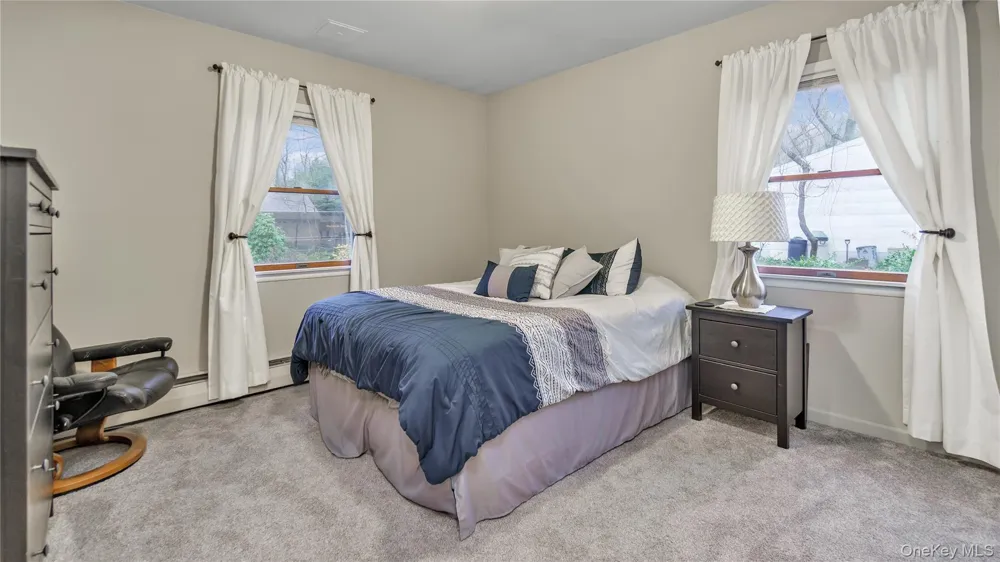 33 Spencer Lane Stony Brook, NY 11790