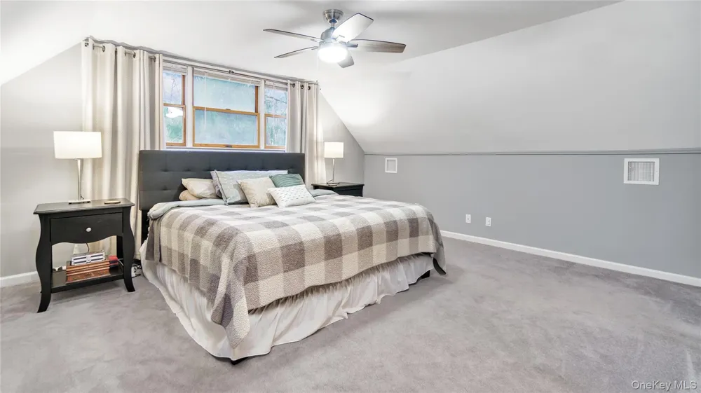 33 Spencer Lane Stony Brook, NY 11790