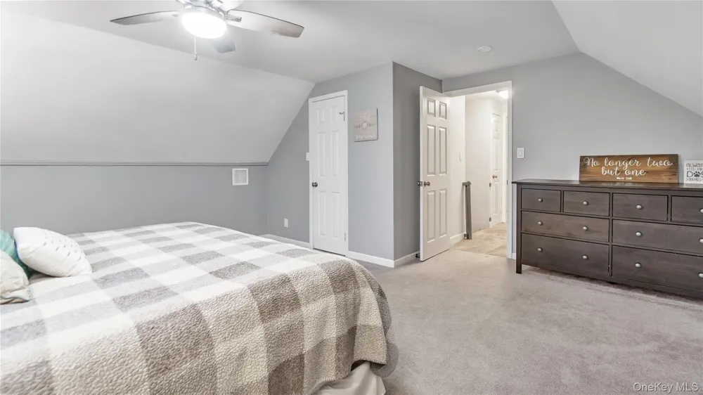 33 Spencer Lane Stony Brook, NY 11790