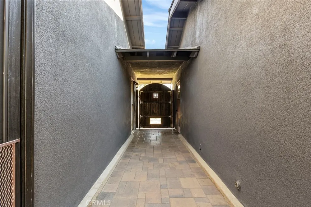 845 W Hacienda Corona, CA 92882