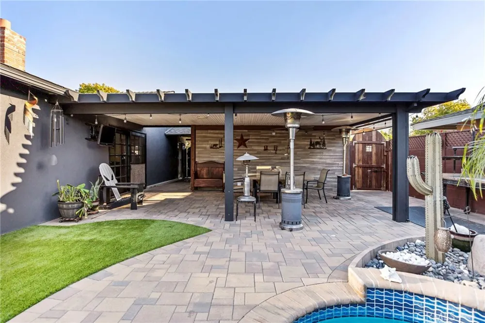 845 W Hacienda Corona, CA 92882