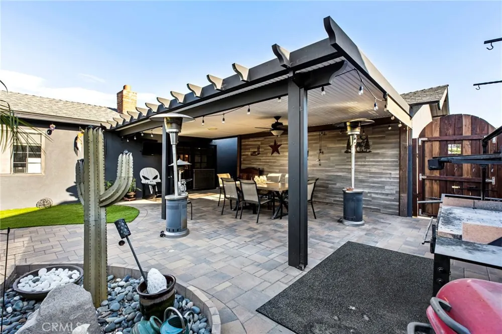 845 W Hacienda Corona, CA 92882