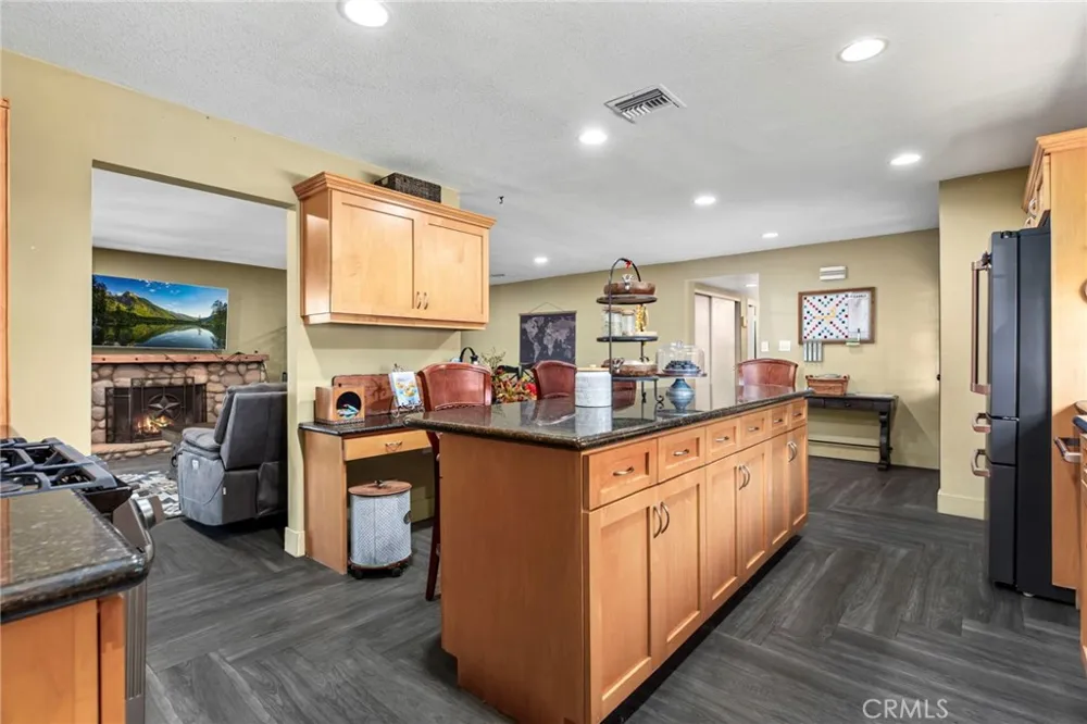 845 W Hacienda Corona, CA 92882