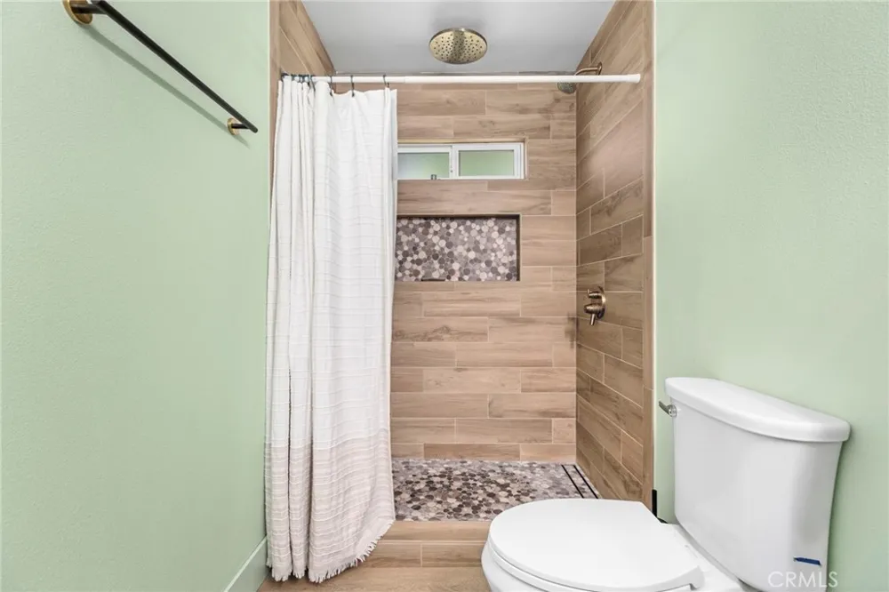 845 W Hacienda Corona, CA 92882