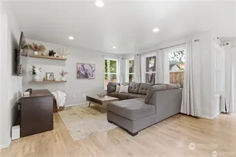209 Casey Court Steilacoom, WA 98388