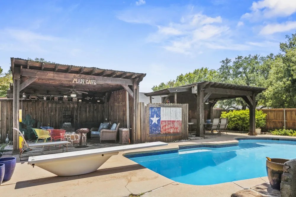 1946 Oakbluff Drive Carrollton, TX 75007