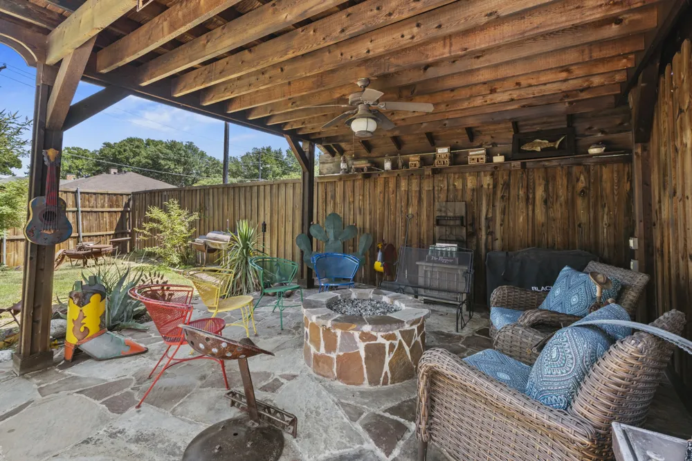 1946 Oakbluff Drive Carrollton, TX 75007