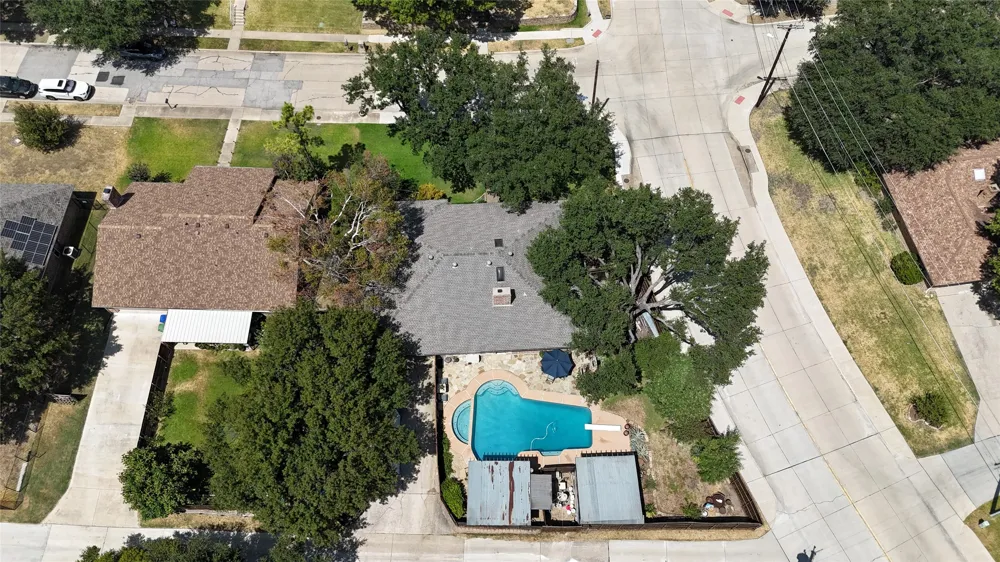 1946 Oakbluff Drive Carrollton, TX 75007