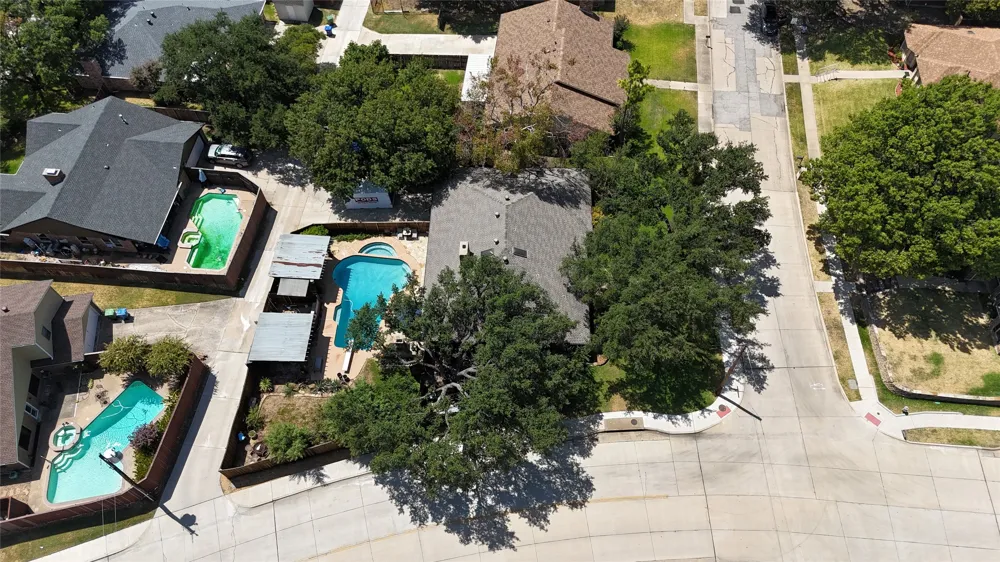 1946 Oakbluff Drive Carrollton, TX 75007