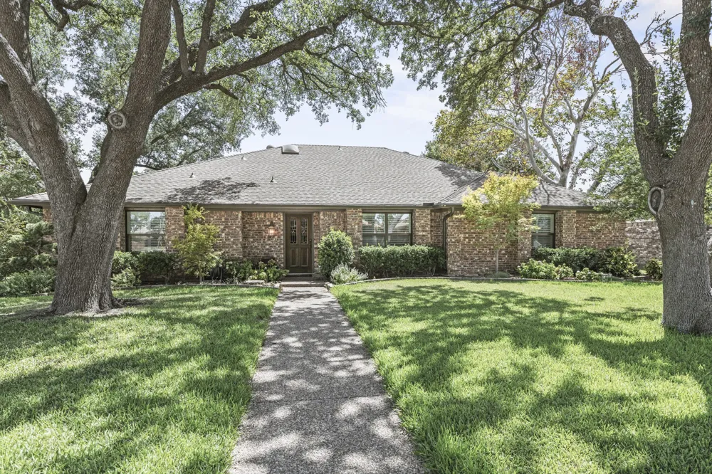 1946 Oakbluff Drive Carrollton, TX 75007