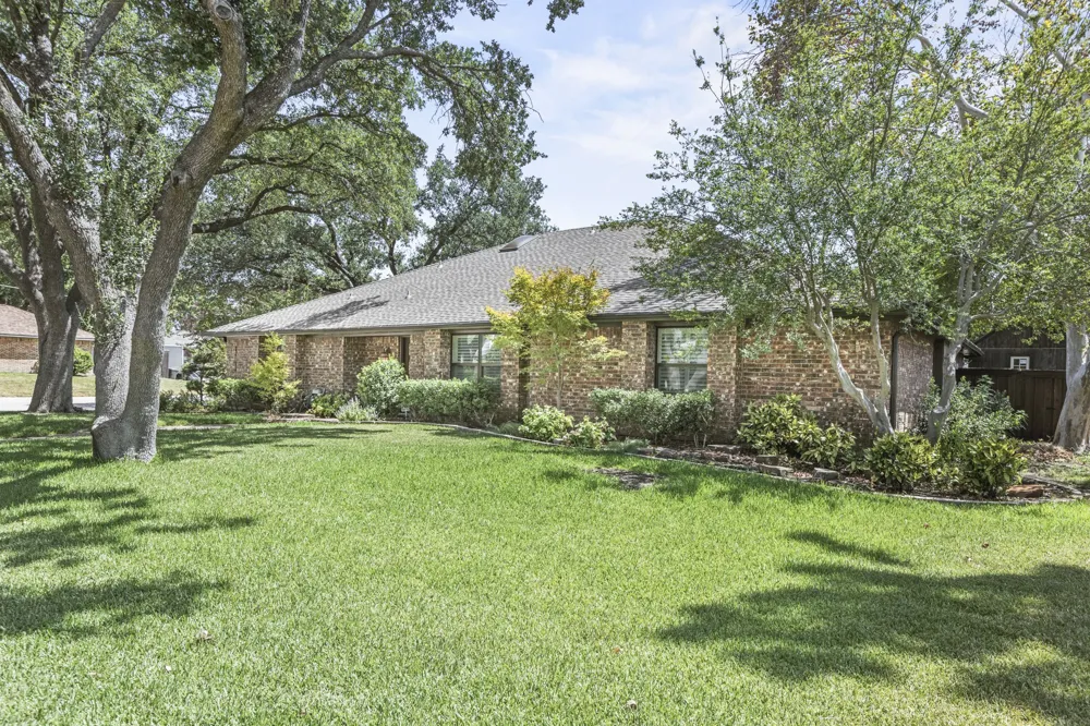 1946 Oakbluff Drive Carrollton, TX 75007
