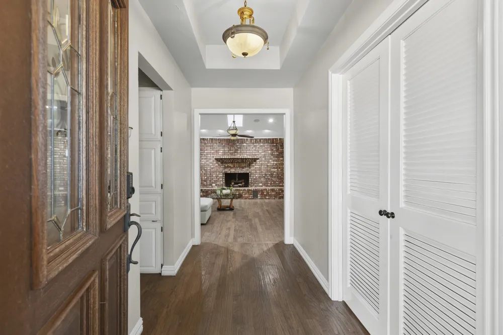1946 Oakbluff Drive Carrollton, TX 75007