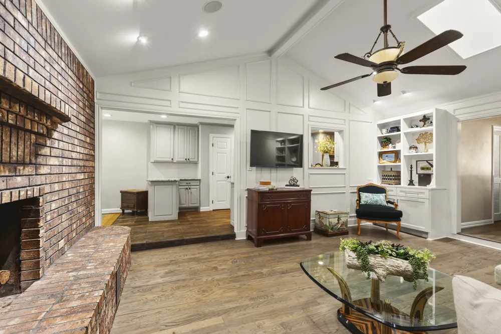1946 Oakbluff Drive Carrollton, TX 75007