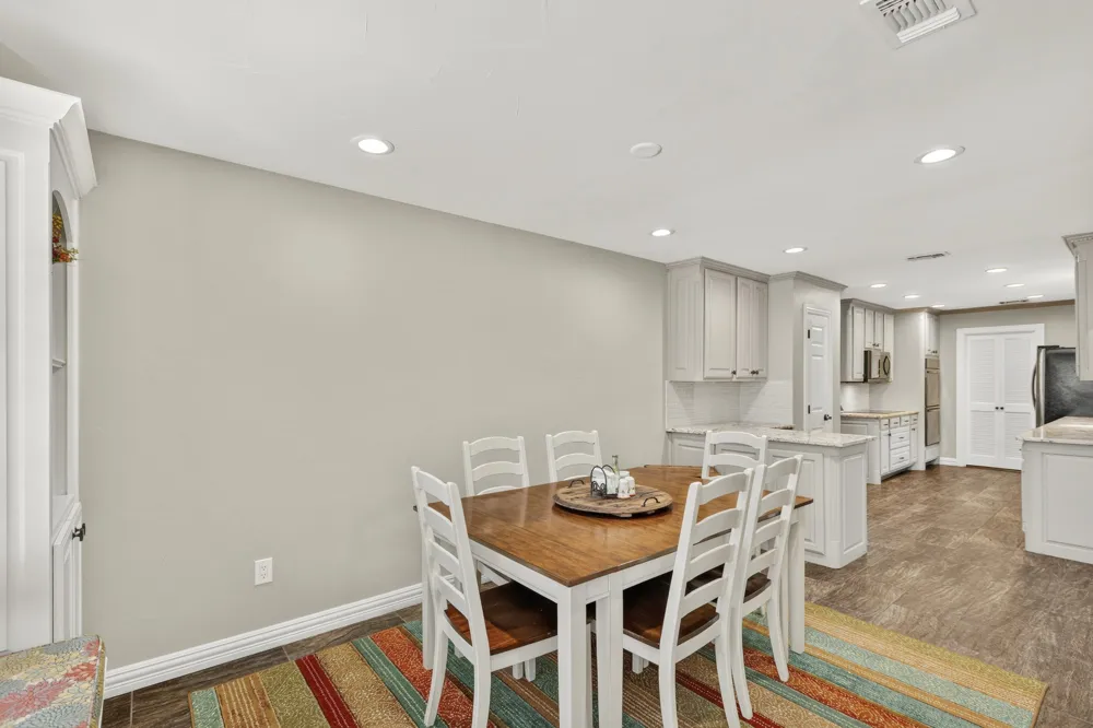 1946 Oakbluff Drive Carrollton, TX 75007