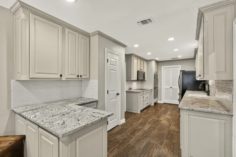 1946 Oakbluff Drive Carrollton, TX 75007