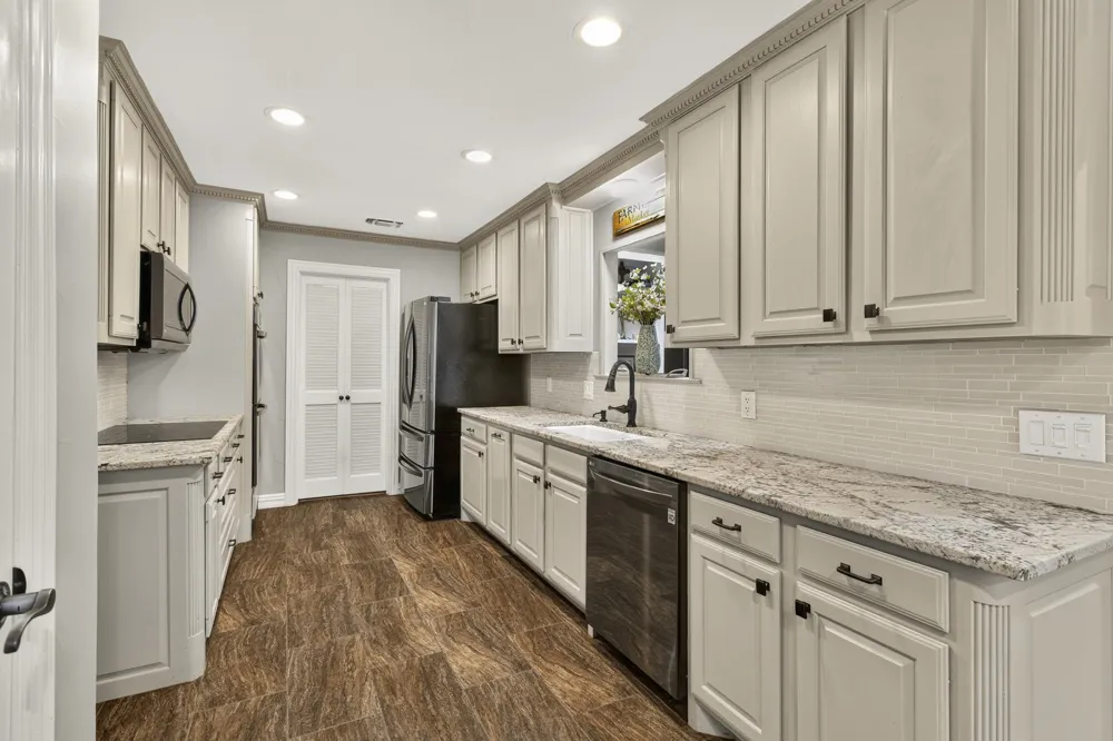 1946 Oakbluff Drive Carrollton, TX 75007