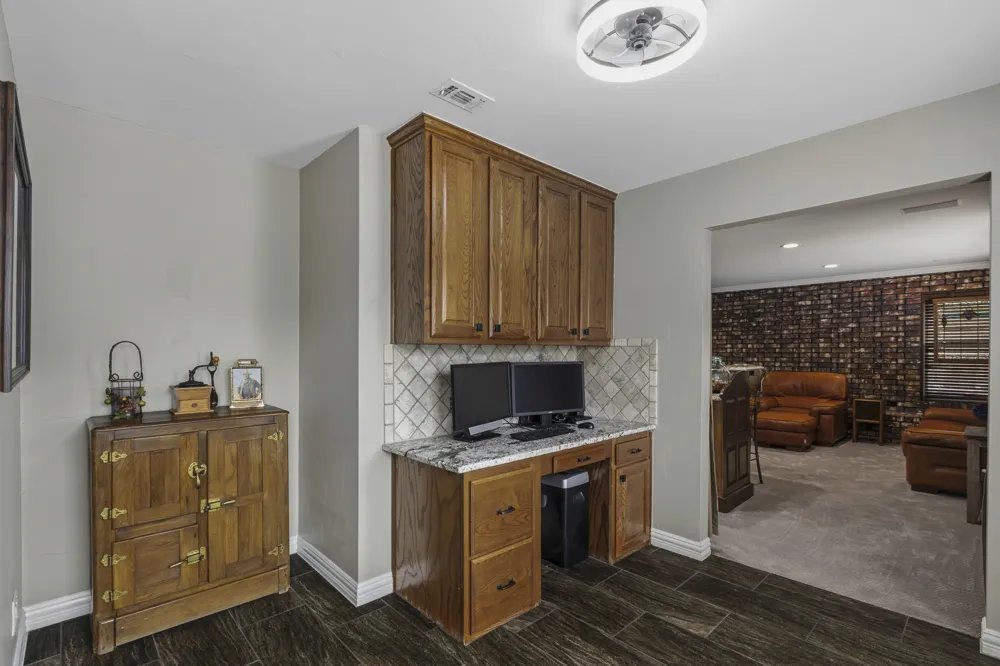1946 Oakbluff Drive Carrollton, TX 75007
