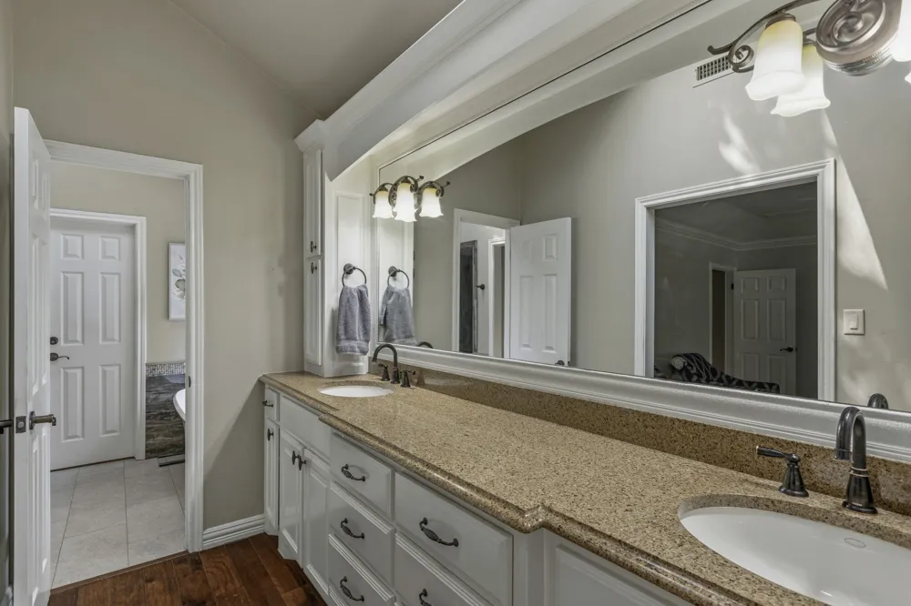 1946 Oakbluff Drive Carrollton, TX 75007