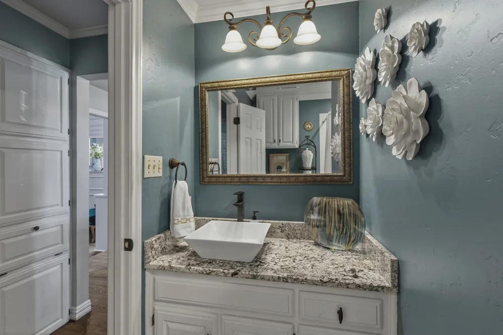 1946 Oakbluff Drive Carrollton, TX 75007