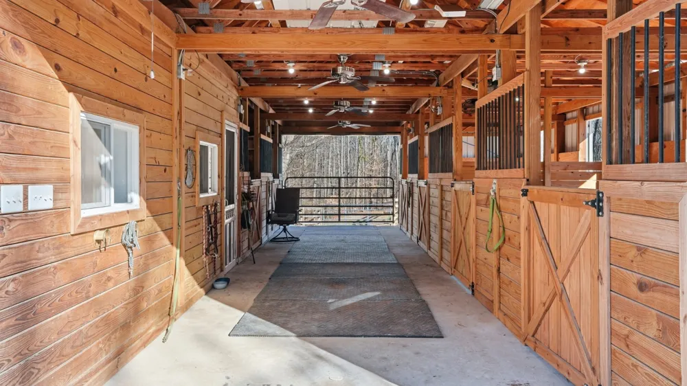 135 Vols Ln Estill Springs, TN 37330