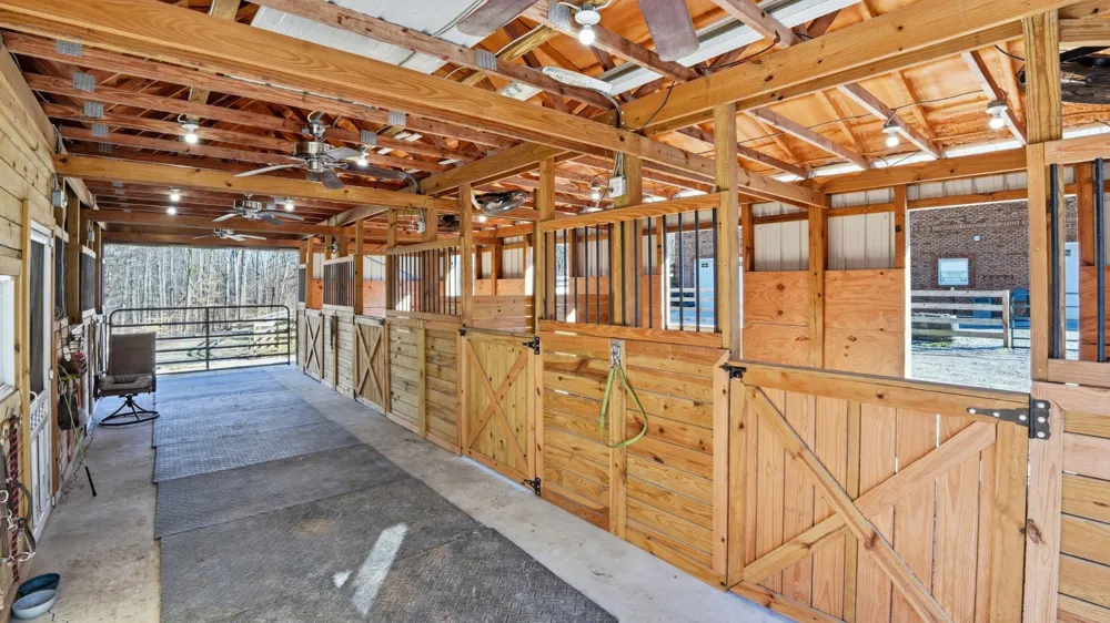 135 Vols Ln Estill Springs, TN 37330