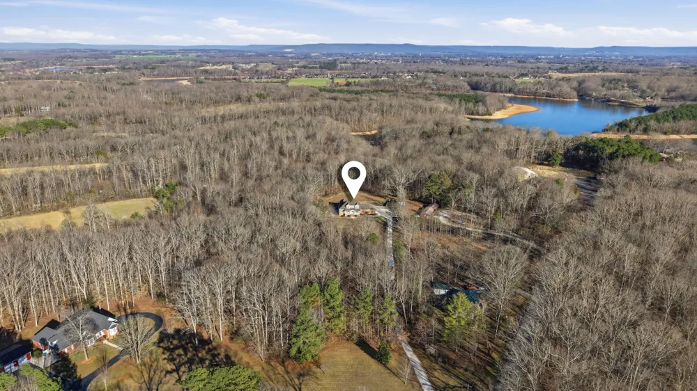 135 Vols Ln Estill Springs, TN 37330