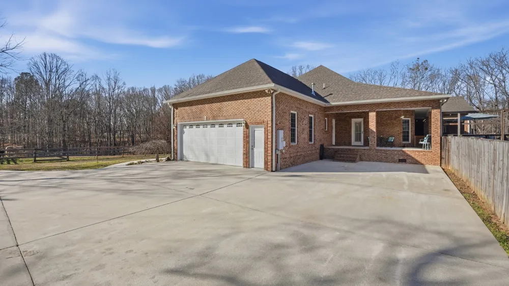 135 Vols Ln Estill Springs, TN 37330
