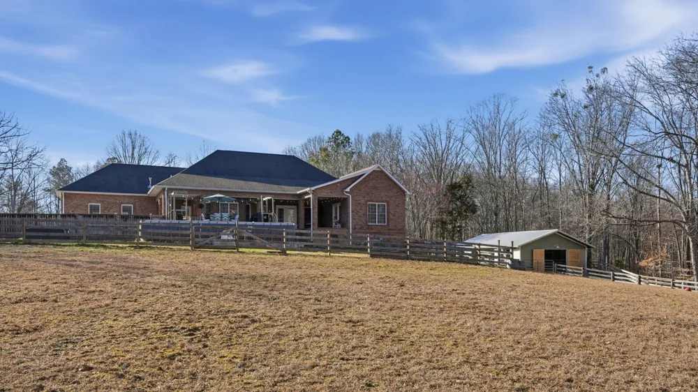 135 Vols Ln Estill Springs, TN 37330