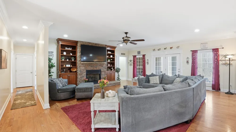 135 Vols Ln Estill Springs, TN 37330