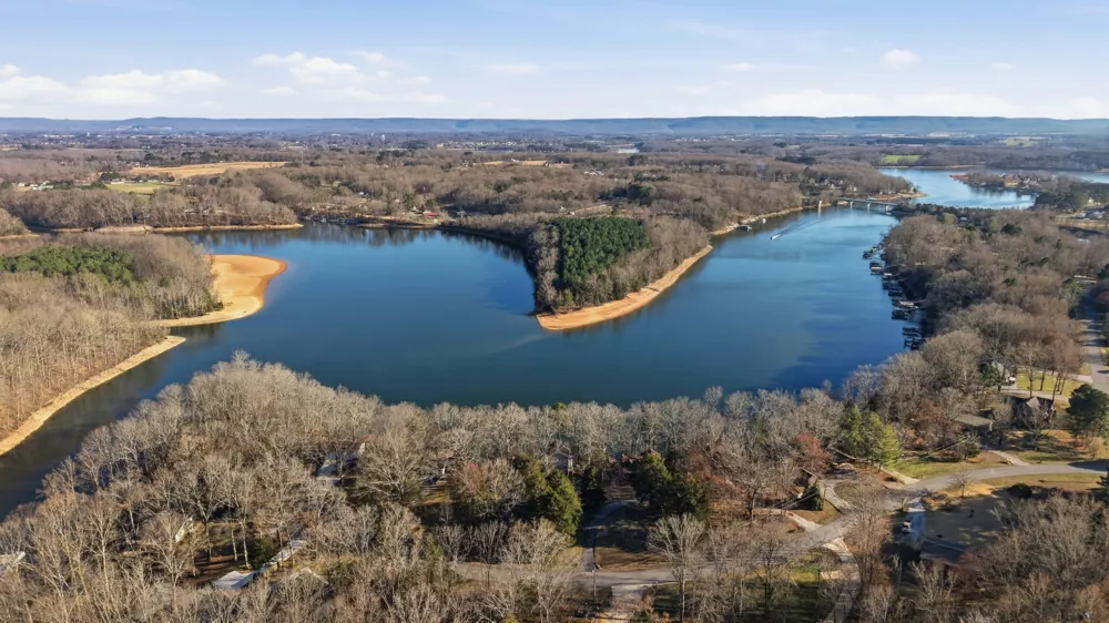 135 Vols Ln Estill Springs, TN 37330
