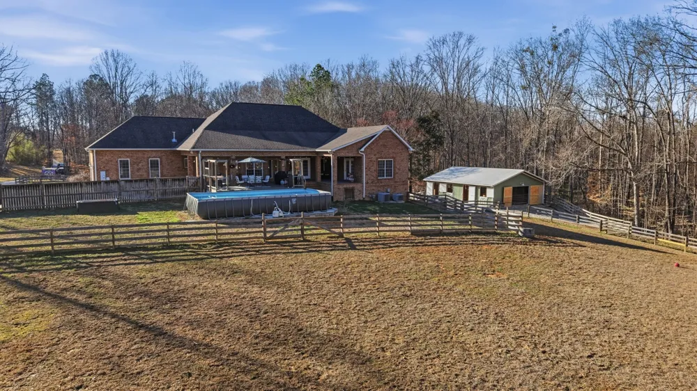 135 Vols Ln Estill Springs, TN 37330