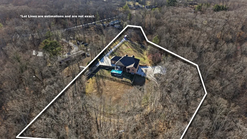 135 Vols Ln Estill Springs, TN 37330