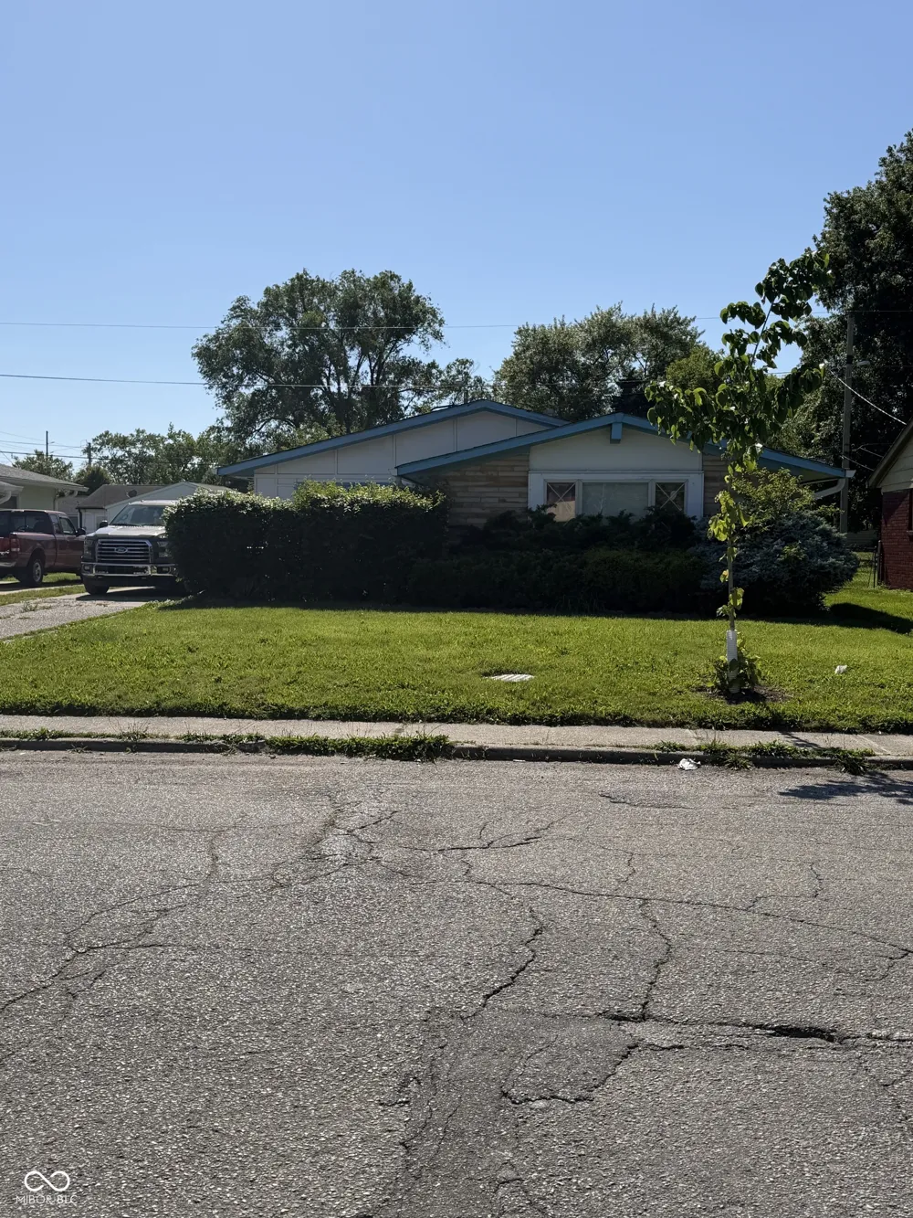 2526 Hillside Avenue Indianapolis, IN 46218