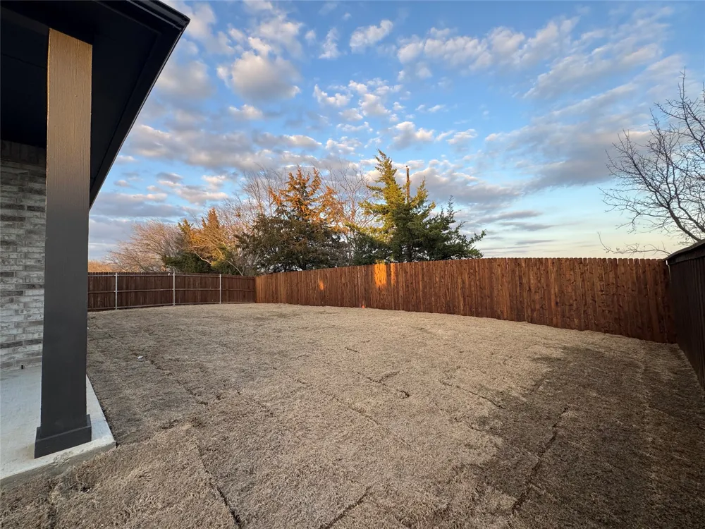 400 Stone Hollow Drive Ferris, TX 75125