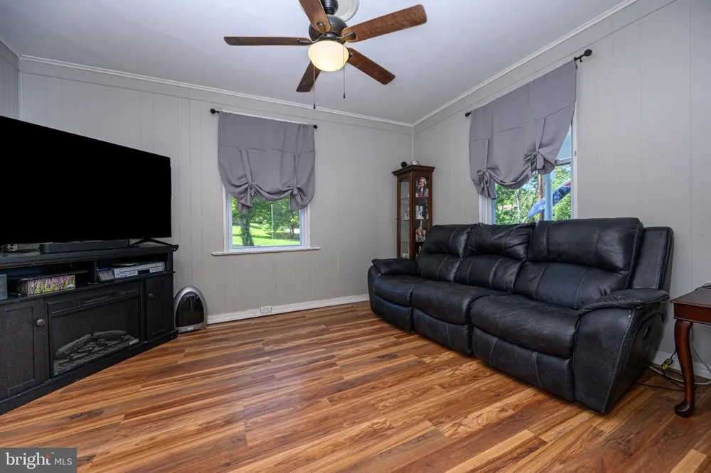 5 WHITEMARSH AVENUE Glenside, PA 19038