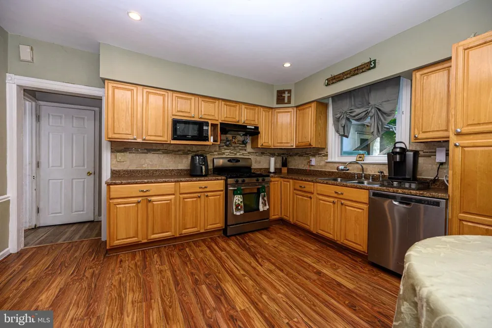 5 WHITEMARSH AVENUE Glenside, PA 19038
