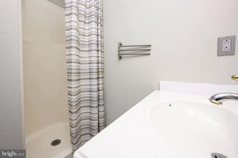 5 WHITEMARSH AVENUE Glenside, PA 19038