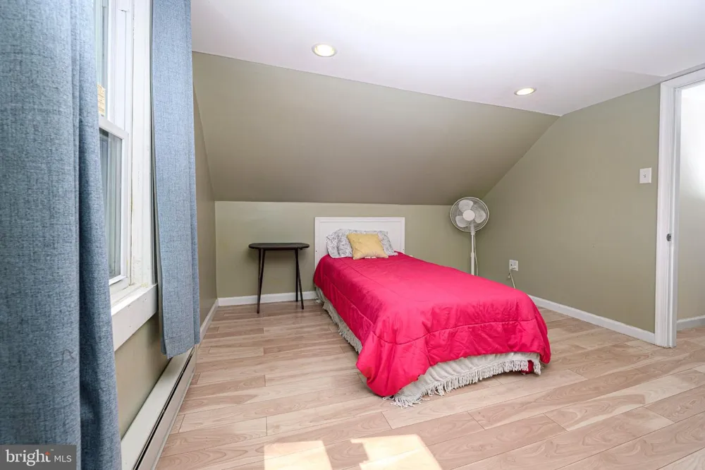 5 WHITEMARSH AVENUE Glenside, PA 19038