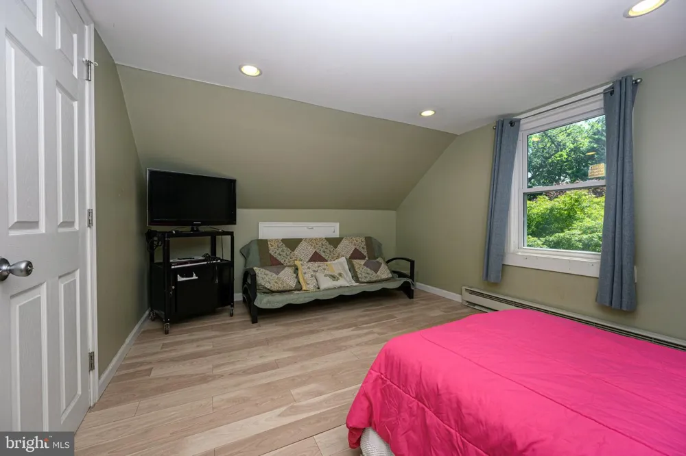5 WHITEMARSH AVENUE Glenside, PA 19038