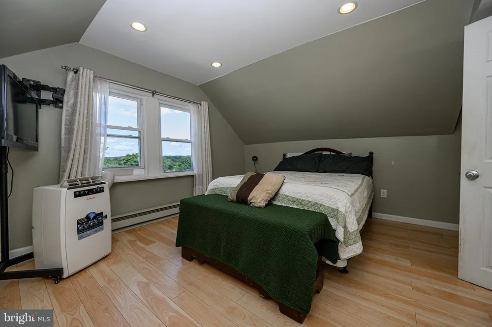 5 WHITEMARSH AVENUE Glenside, PA 19038
