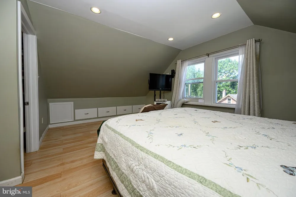 5 WHITEMARSH AVENUE Glenside, PA 19038