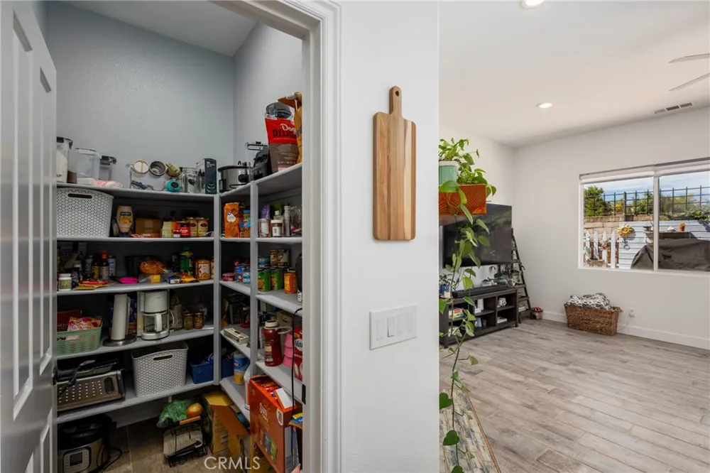 2547 Logan Santa Maria, CA 93455