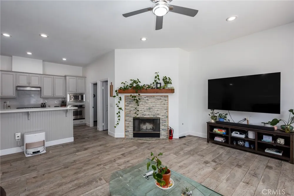2547 Logan Santa Maria, CA 93455
