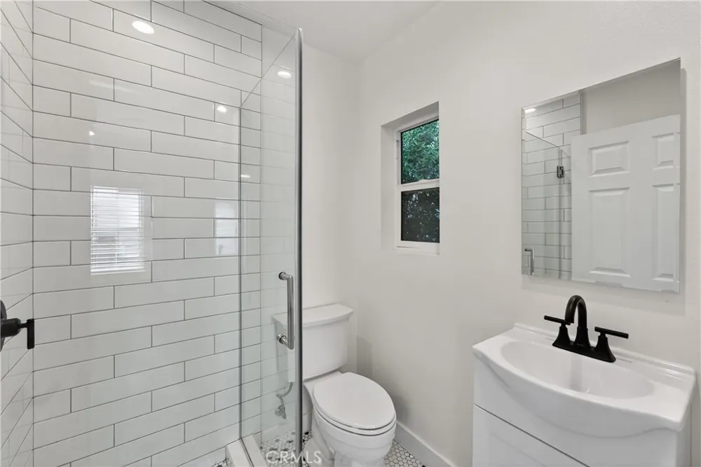 3538 London Los Angeles, CA 90026