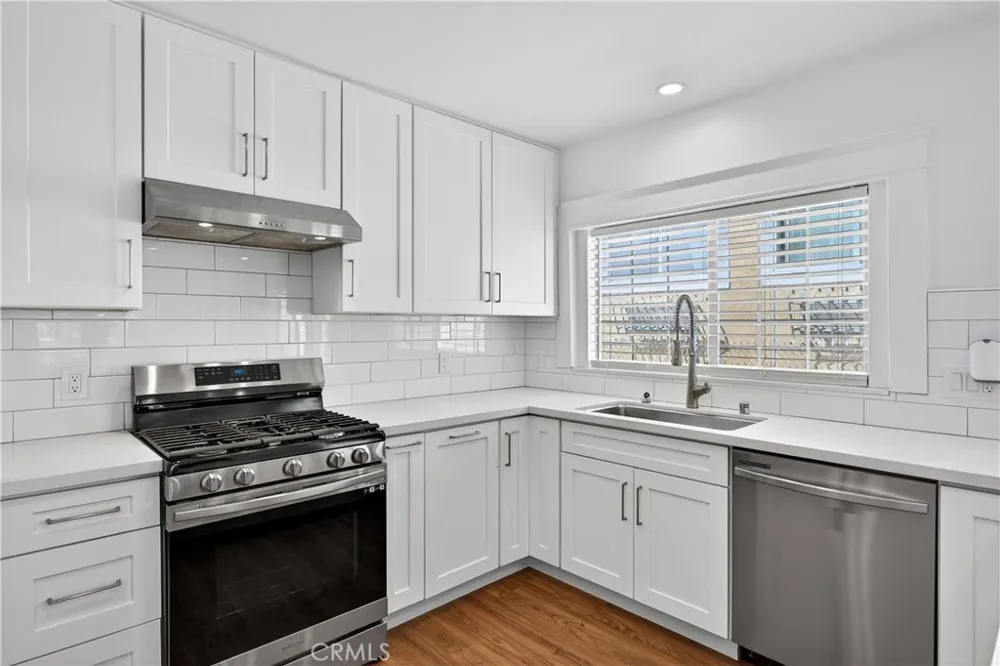 3538 London Los Angeles, CA 90026