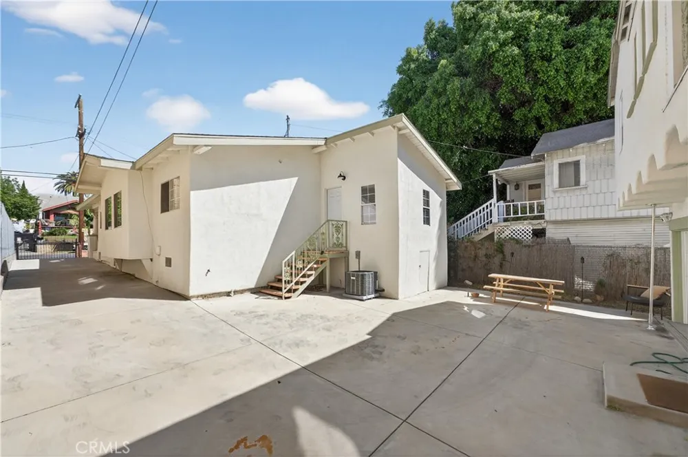 3538 London Los Angeles, CA 90026