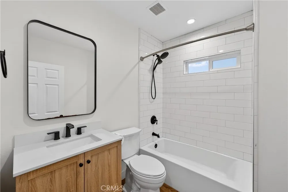 3538 London Los Angeles, CA 90026
